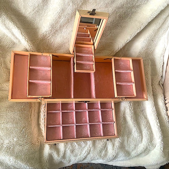 Vintage Other - Vintage Cream Coloured Leather Jewelry Box With Pink Velvet Lining